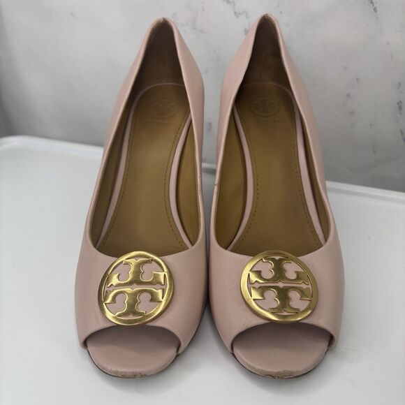 Tory Burch Wedge Heel Shoes 8.5 Benton Pink Leather Gold Medal Logo Peep Toe - Picture 8 of 16